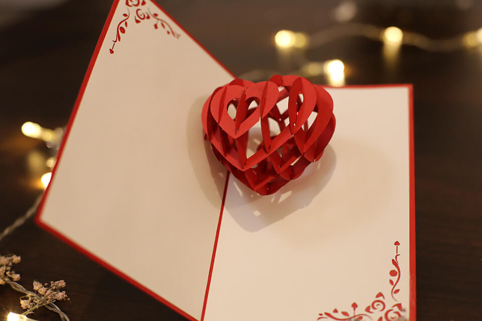 Couple Félicitations Rose THETAG Carte de Voeux 3D,Pop Up Carte Romance Carte-Cadeau Fiançailles Faire-Part Mariage D'anniversaire Saint-Valentin avec Enveloppe 